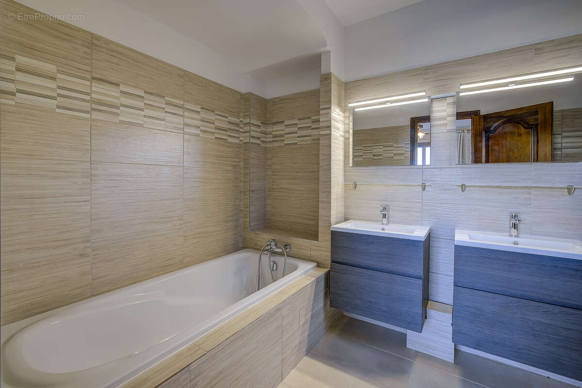 Maison à MANDELIEU-LA-NAPOULE