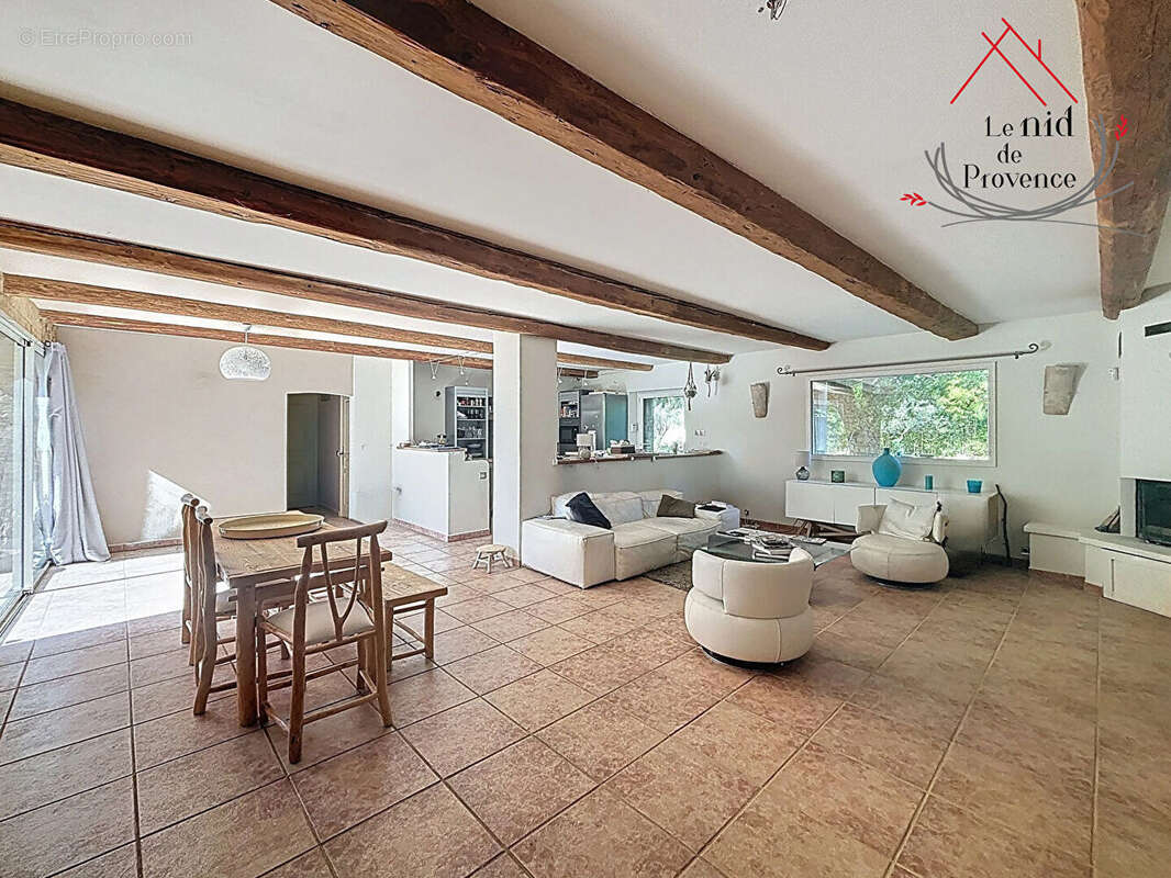 Maison à LAUDUN-L'ARDOISE