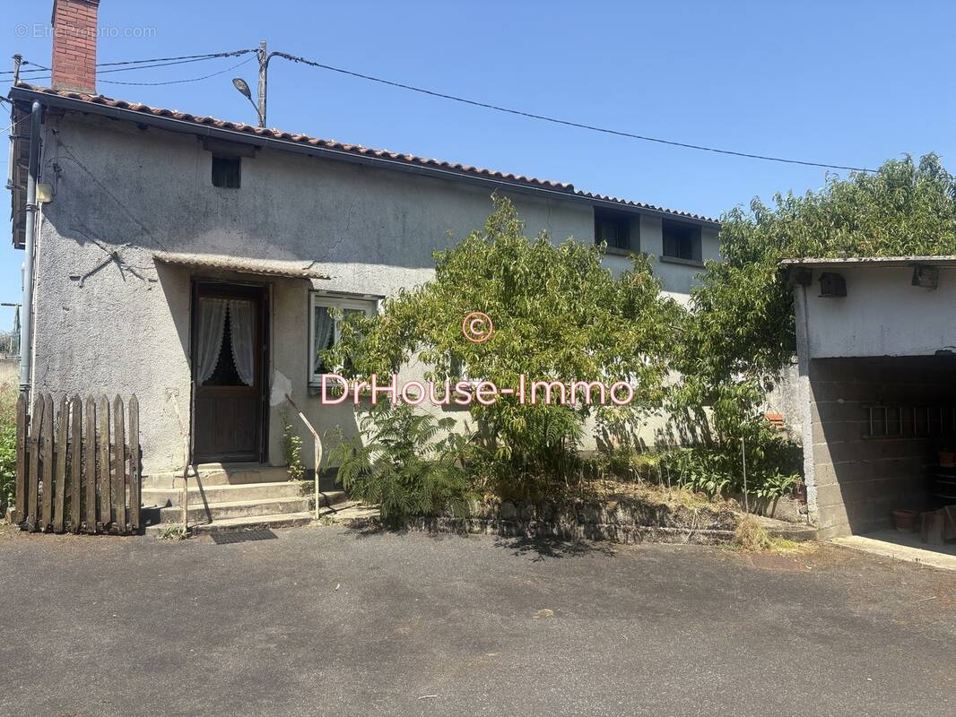 Maison 65 m² à Archigny  - photo 1