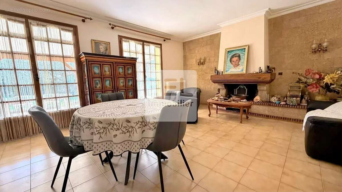 Maison à LE PONTET