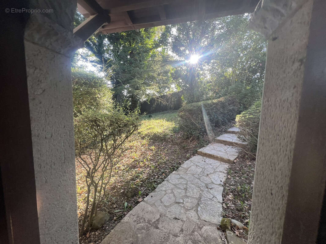 Maison familiale de caractère sur vaste terrain arboré - photo 11