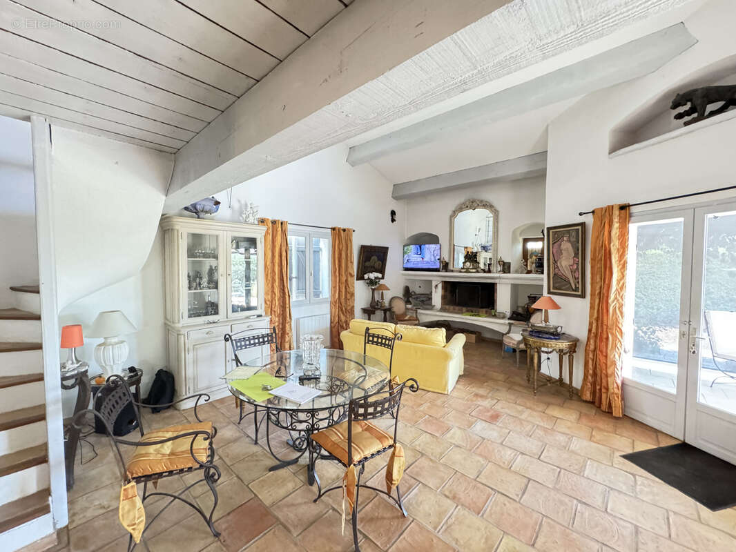 Maison à REGUSSE