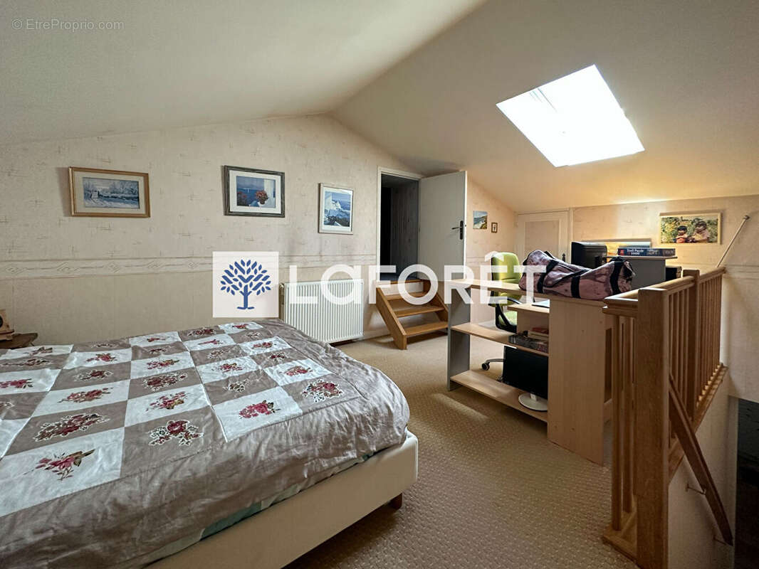 Maison à SAINT-GENIS-DE-SAINTONGE