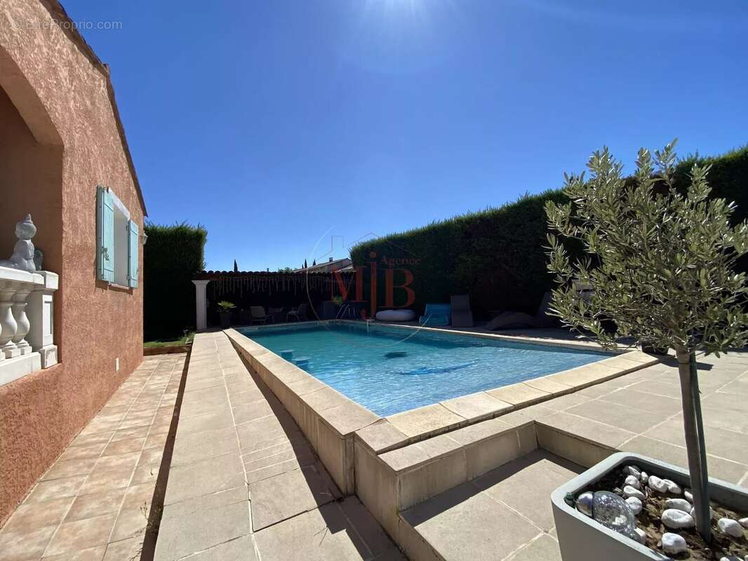 Chateauneuf le rouge chaleureuse maison familiale  commodites a pied - photo 3