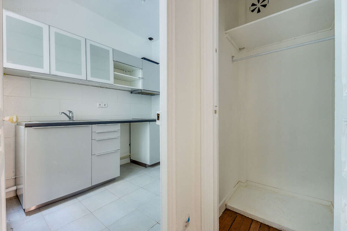 Appartement à PARIS-14E