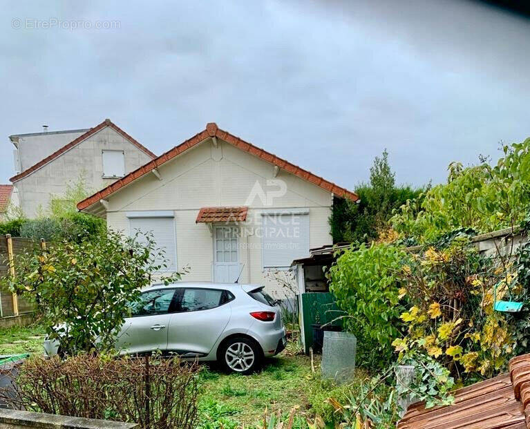 Maison à LE MESNIL-LE-ROI