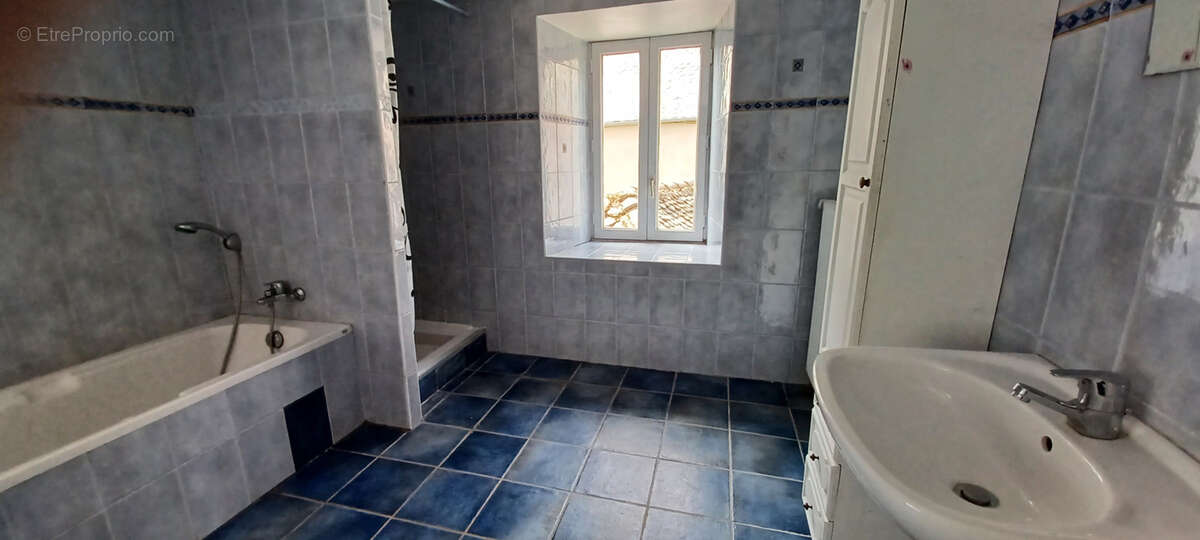 Maison à ENTRAYGUES-SUR-TRUYERE