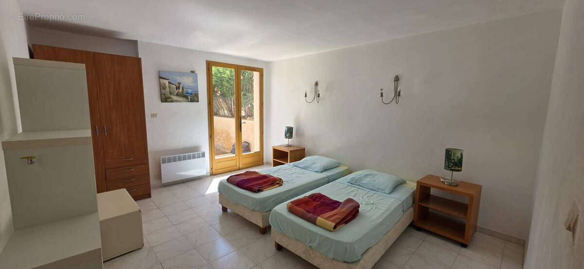 Maison à LES ISSAMBRES