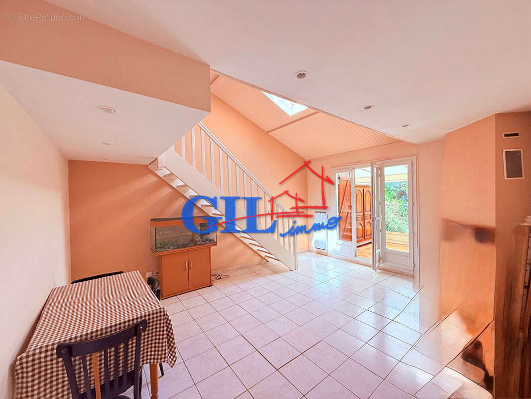 Maison à SAVIGNY-LE-TEMPLE