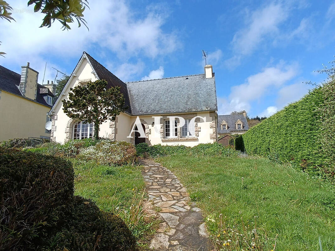 Maison à SAINT-NICOLAS-DU-PELEM
