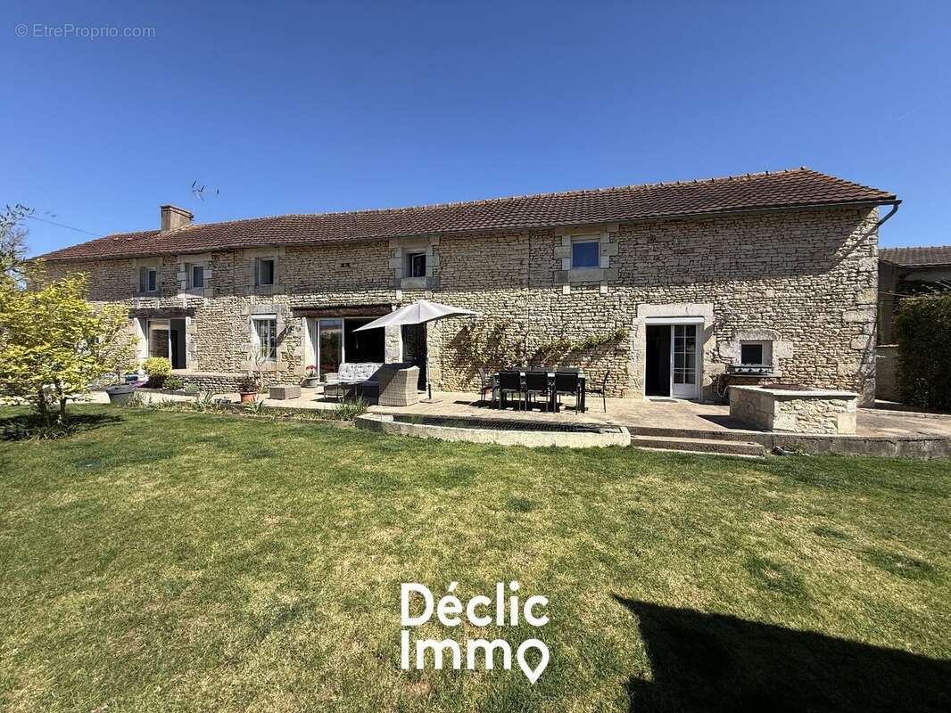 Maison à VOUILLE
