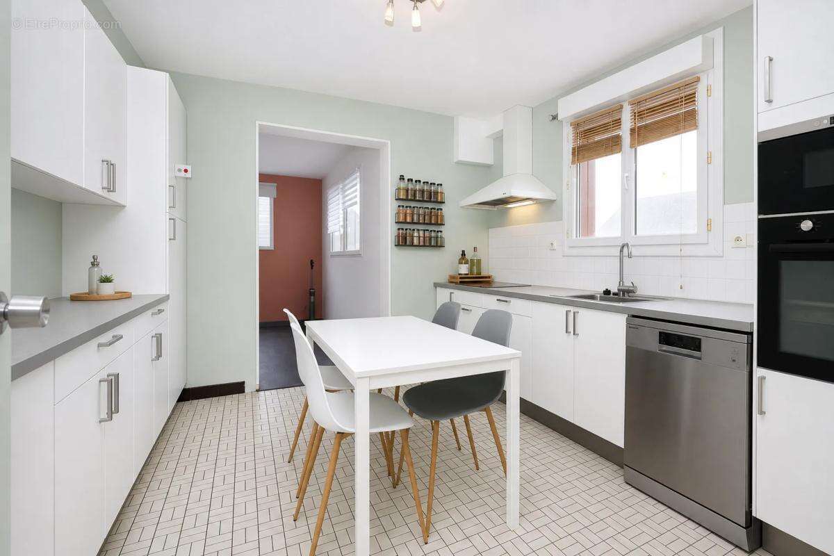 Maison lumineuse 7 pièces à Domagné - photo 4