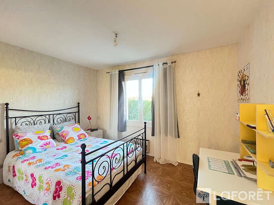 Maison Ambares Et Lagrave - 108m² -  3 chambres + garage - photo 9