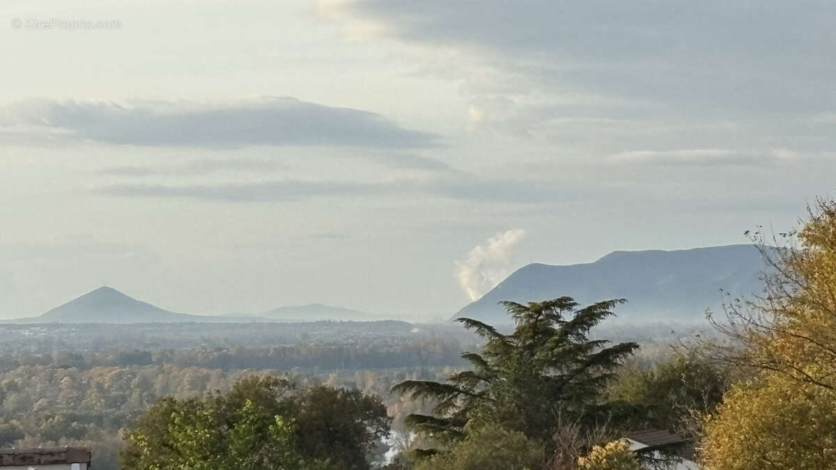 Terrain à SAINT-GEORGES-LES-BAINS