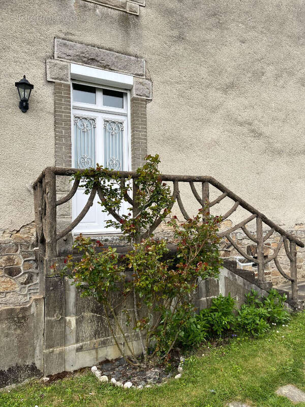 Maison à SAINT-ETIENNE-DU-BOIS