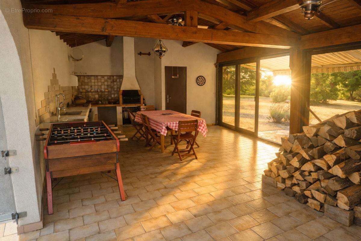 Maison 295 m² à Saint-Victor  - photo 6