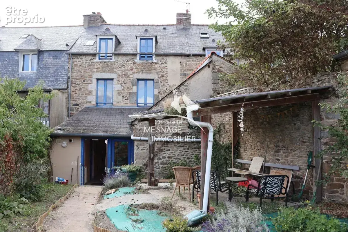 À vendre chez Christelle Mesnage Immobilier : CENTRE VILLE D - photo 1