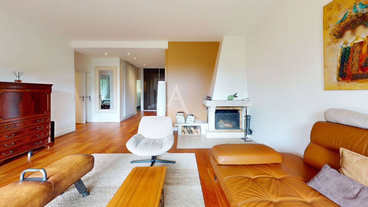 Appartement à LE MESNIL-LE-ROI