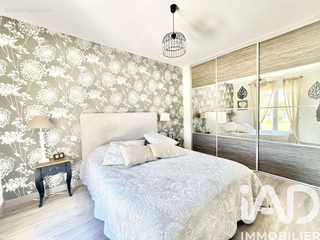 Photo 9 - Maison à VILLENEUVE-LES-MONTREAL