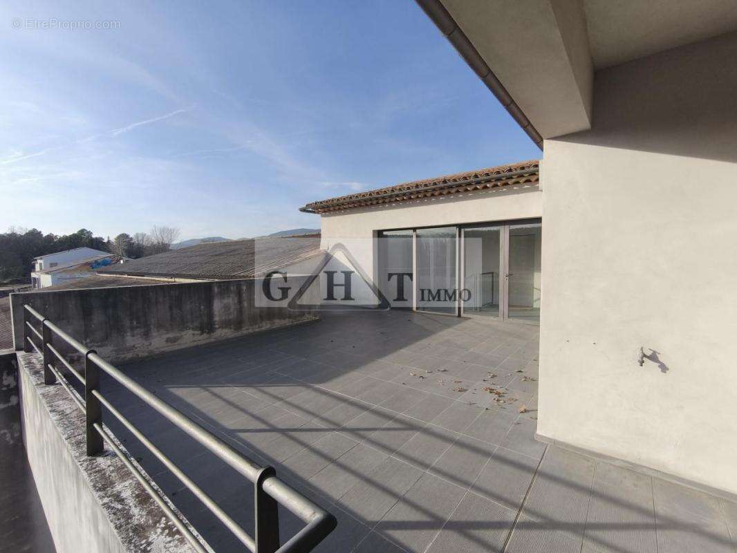 Commerce à TOURRETTES