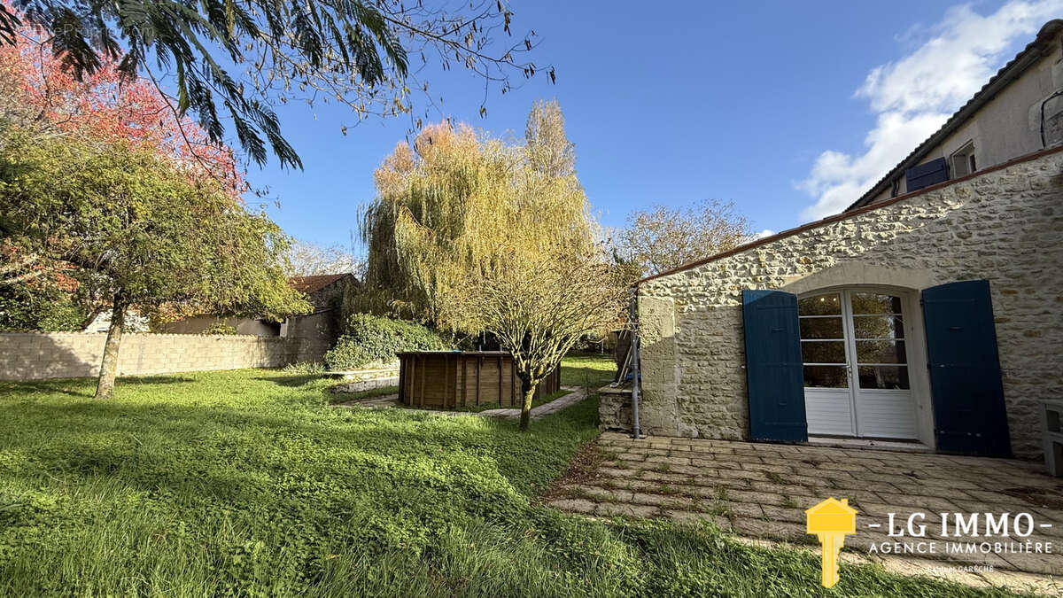 Maison à MORTAGNE-SUR-GIRONDE