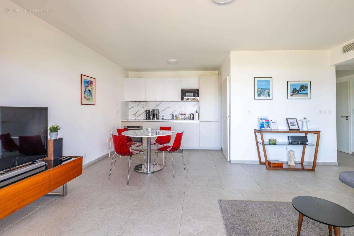 Appartement f2 avec vue mer et terrasse a vendre dans residence de luxe sur la cote d'azur - photo 5