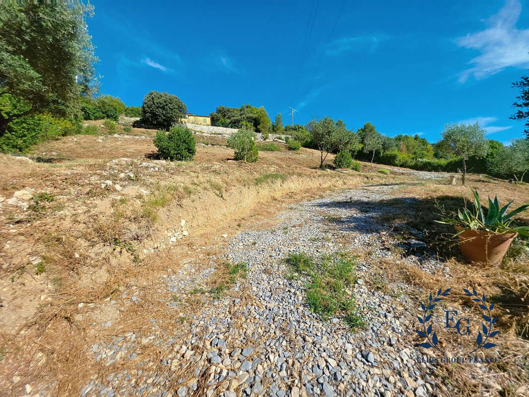 Terrain à SOMMIERES