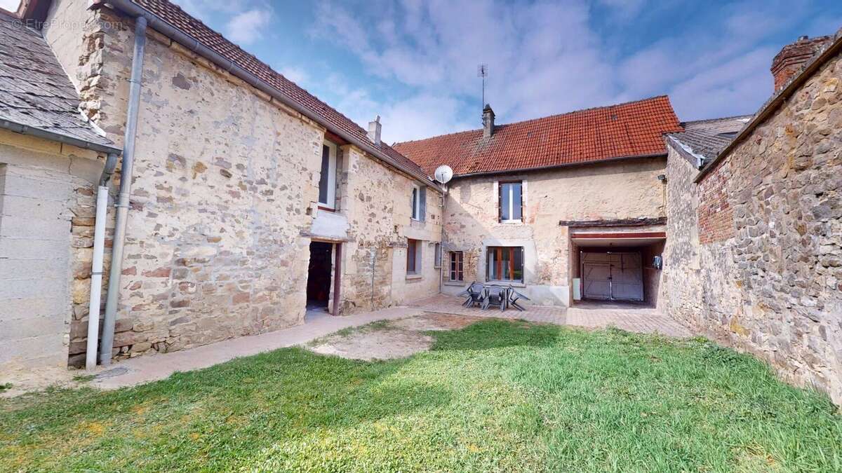 Maison à MAUREGNY-EN-HAYE