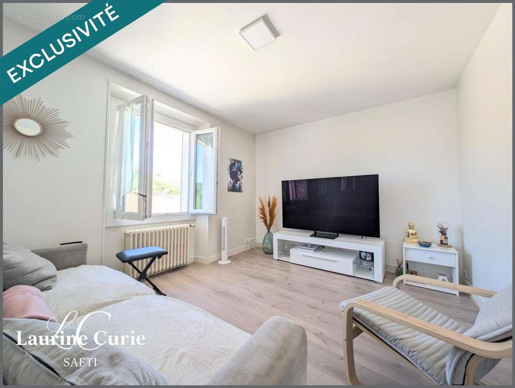 Photo 2 - Appartement à SAINT-GEORGES-DE-LUZENCON