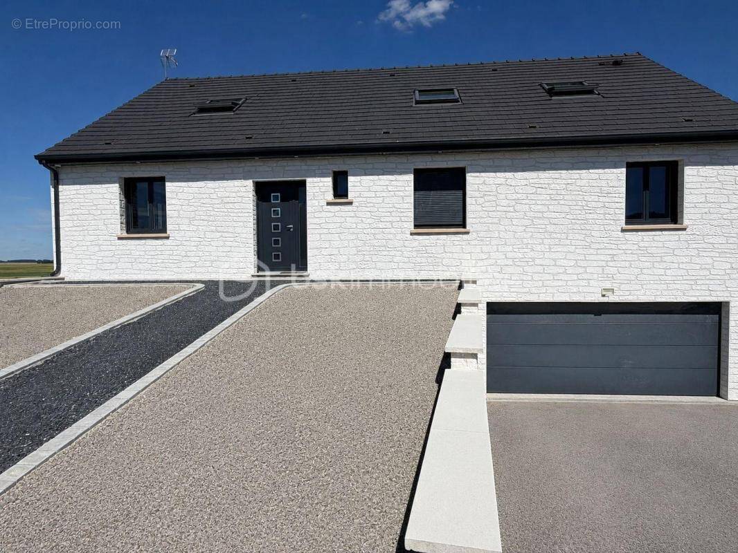 Maison à MONTESCOURT-LIZEROLLES