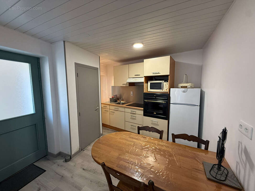 Maison de village de 55 m² à Villegailhenc avec trois chambres en bon état dans un secteur calme - photo 3