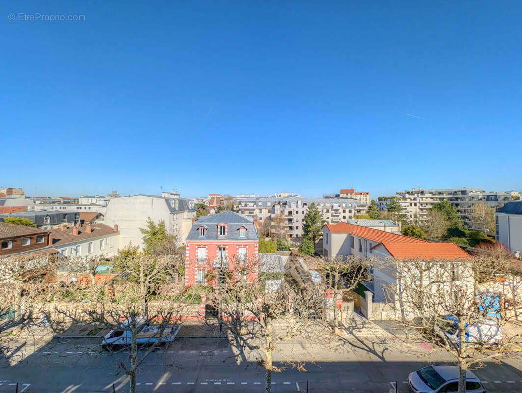 Appartement à LA GARENNE-COLOMBES