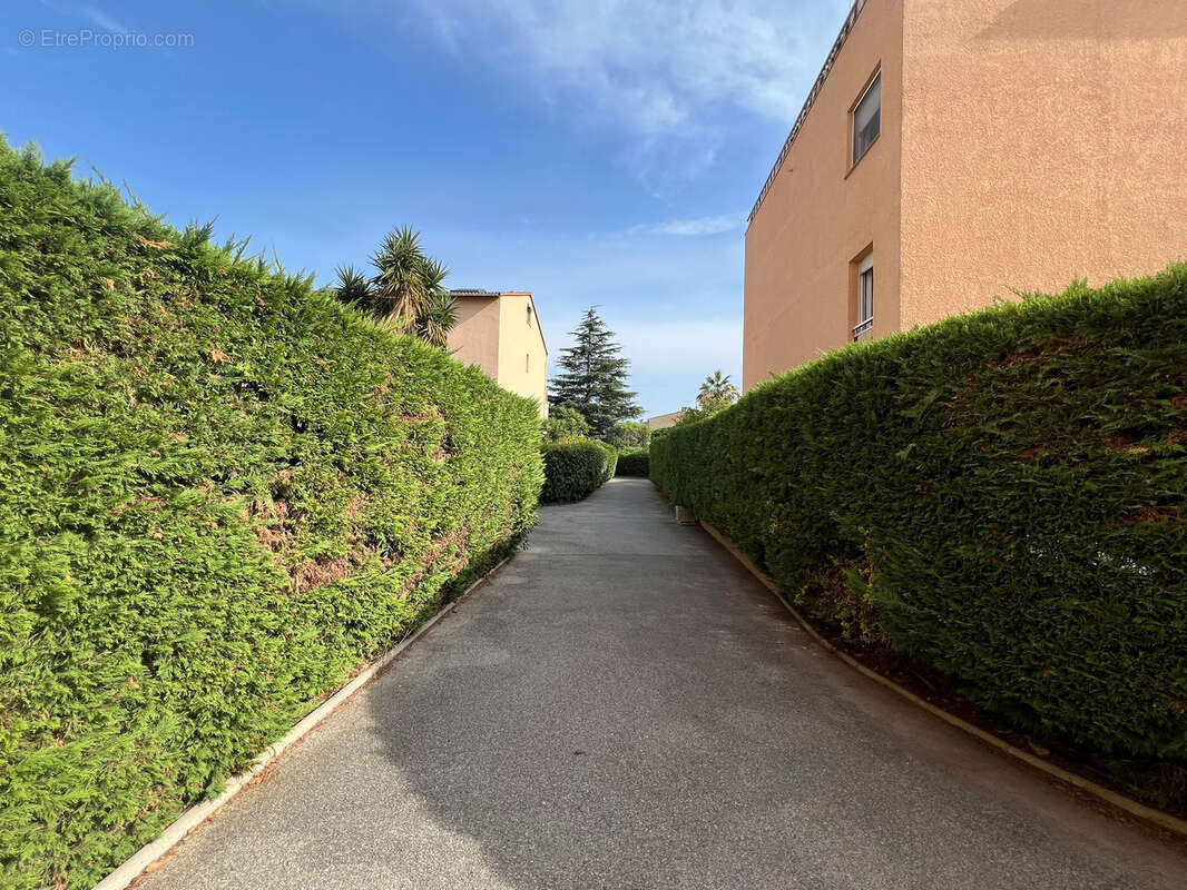 Appartement à SAINT-LAURENT-DU-VAR