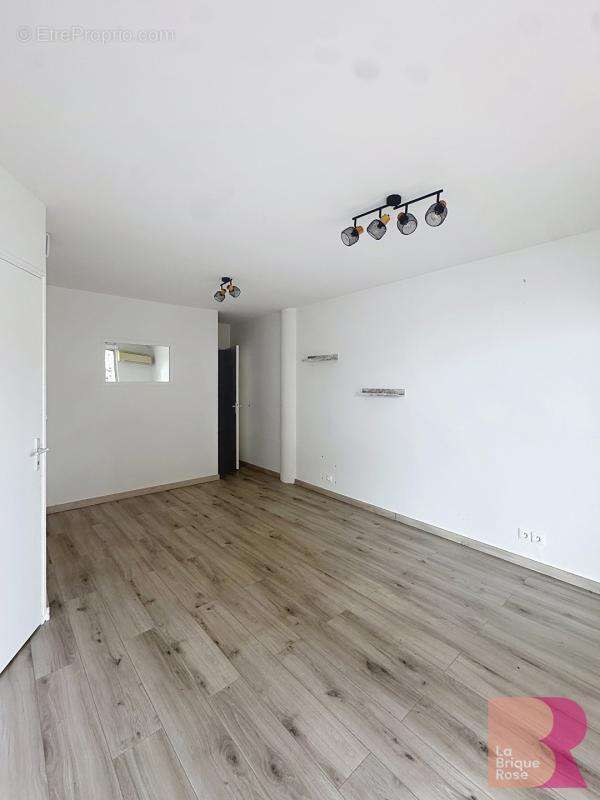 Commerce à LAUNAGUET