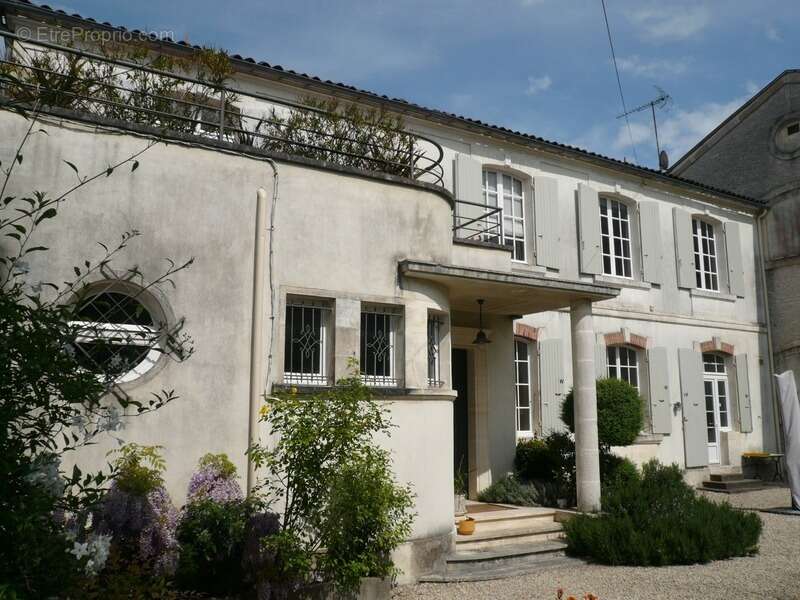 Maison à COGNAC