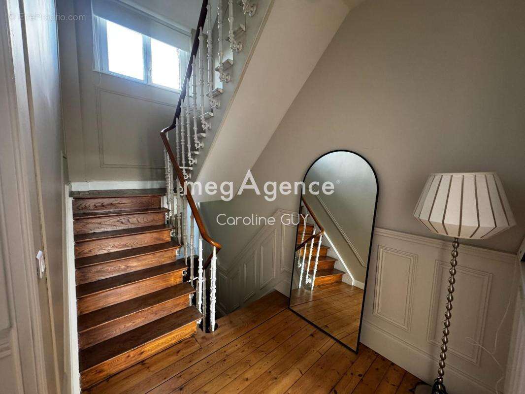 Très belle maison de ville, de 166m2, 5 chambres, jardin et dépendance - photo 8