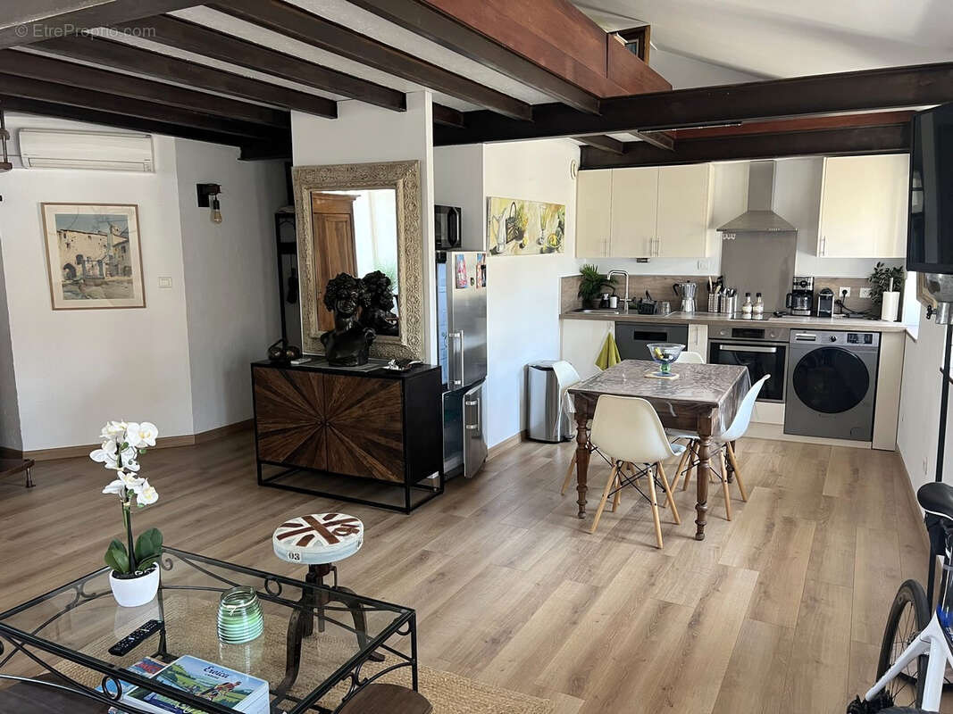 Appartement à VILLENEUVE-LES-AVIGNON
