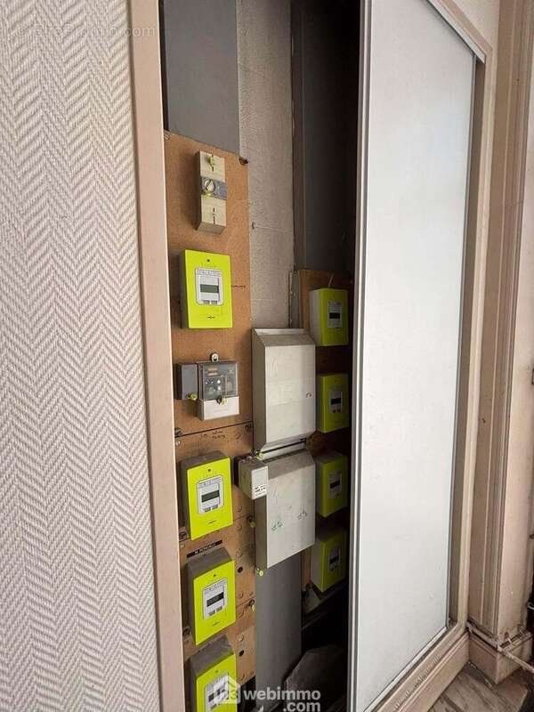 Hall d&#039;entrée avec compteurs linky individuels. - Appartement à CHATELLERAULT