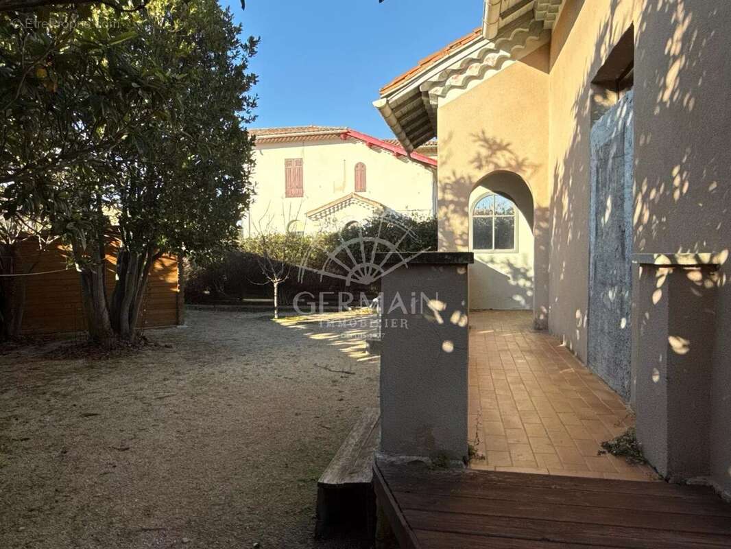 Maison à L'ISLE-SUR-LA-SORGUE