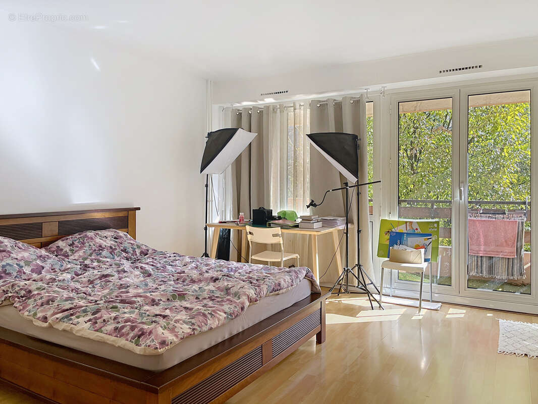 Appartement à ETREMBIERES