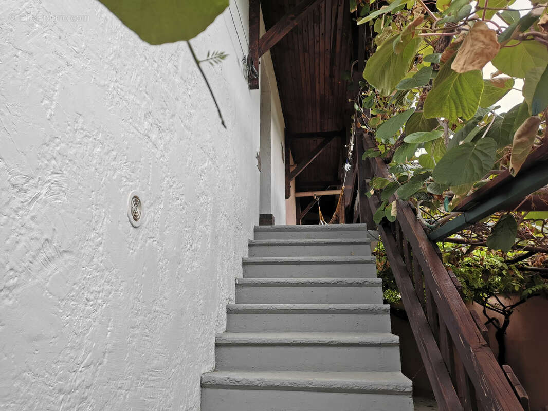 Maison à SERRIERES-DE-BRIORD