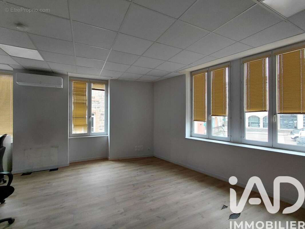 Commerce 325 m² à Saint-Symphorien-Sur-Coise  - photo 6