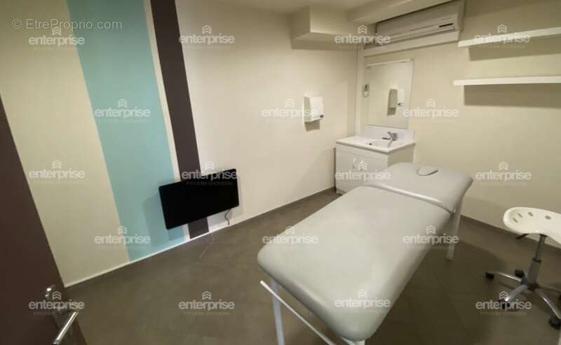 Bureaux / local commercial - 350m2 - le plessis-belleville - photo 8