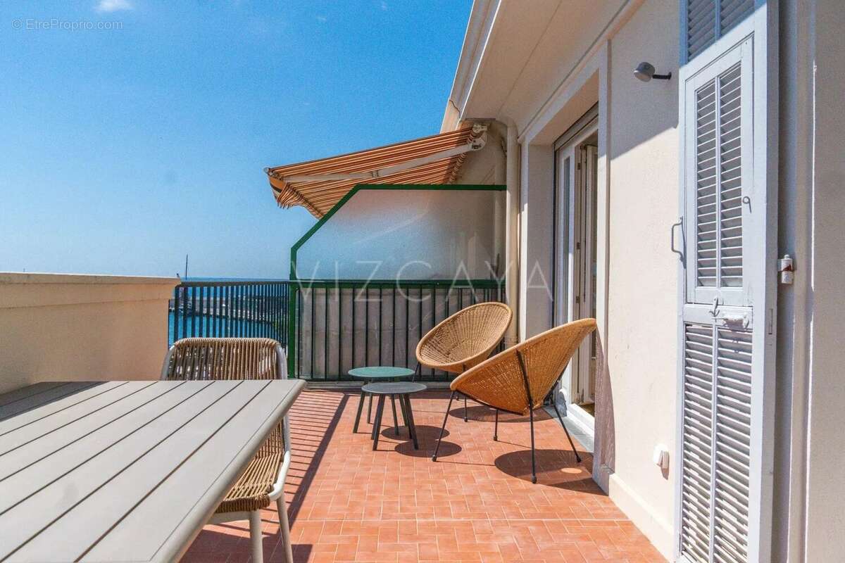 Port de Nice- Dernier étage - Vente 3 pièces - Terrasses - Vue mer - photo 11