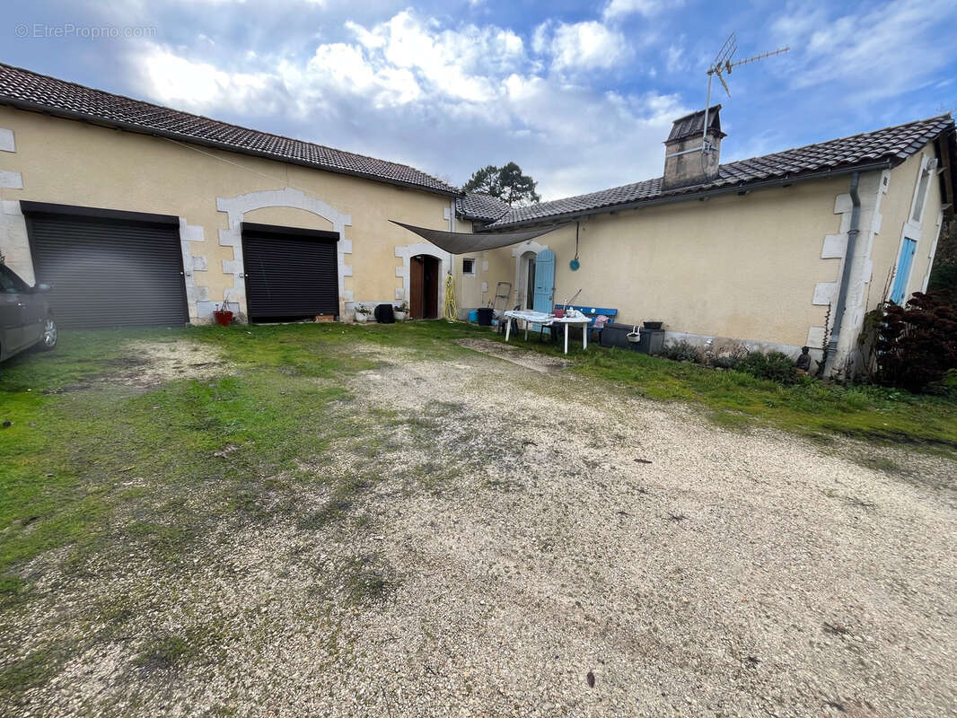 Maison à COURSAC
