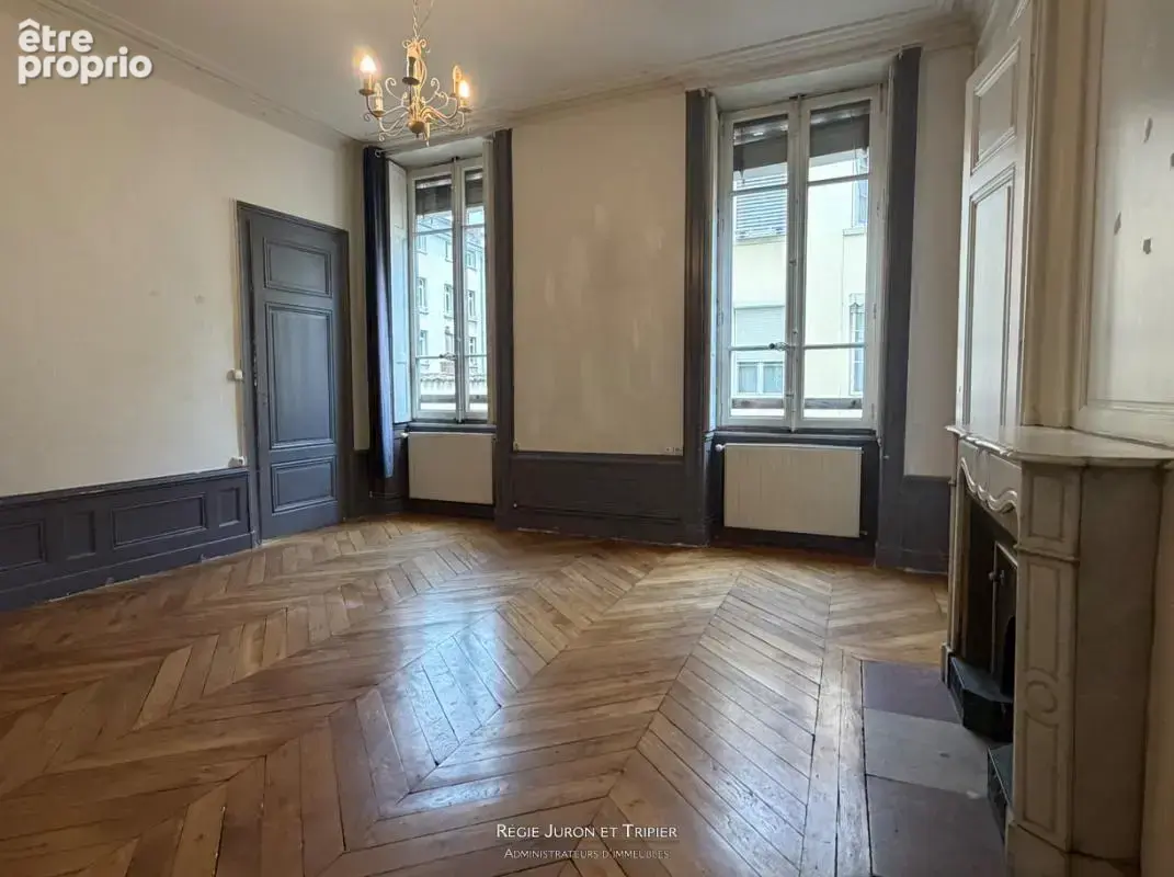 F4 - 143 m² - Rue Duhamel- 69002 Lyon - photo 3