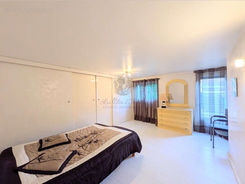 Maison à GREZIEU-LA-VARENNE