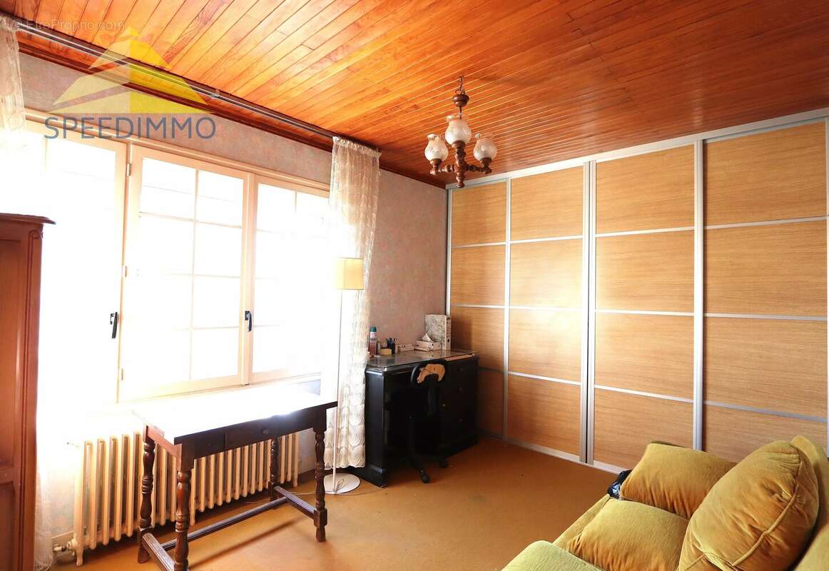 Maison à MANDRES-LES-ROSES