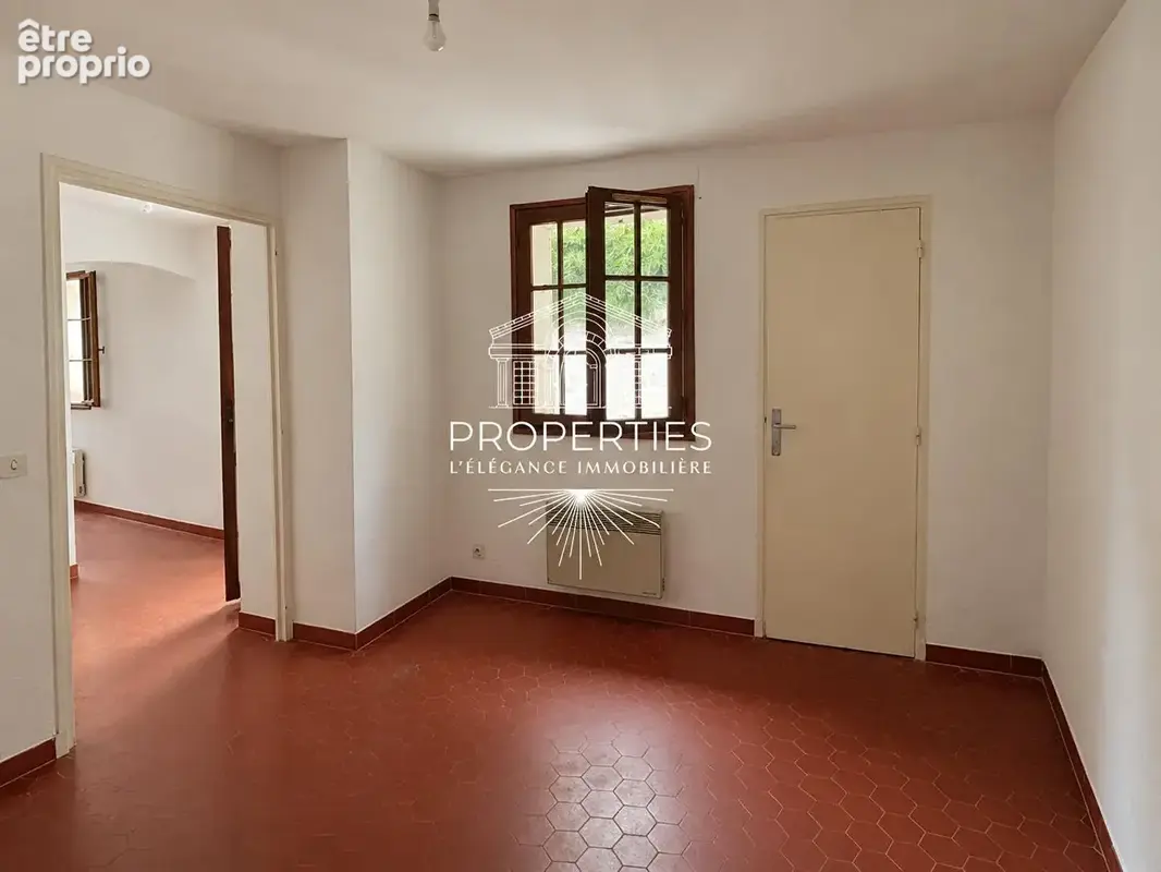Le lavandou - cavalière - 2 appartements t2 + t3 proche plage  - à rénover - garage - photo 6