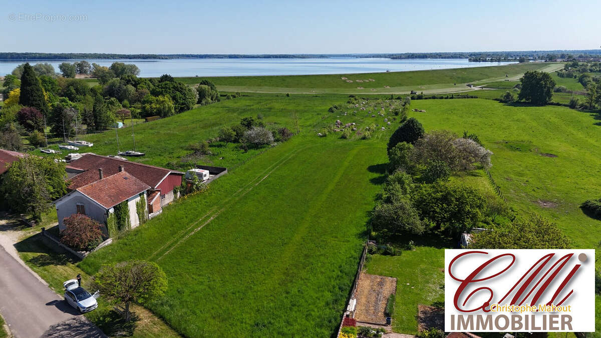 Terrain à GIFFAUMONT-CHAMPAUBERT